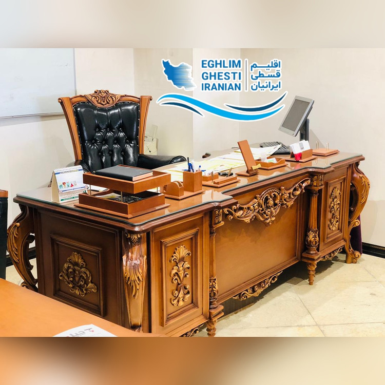 میز مدیریت آمریکایی و صندلی و نیم ست شل(ورق طلا)